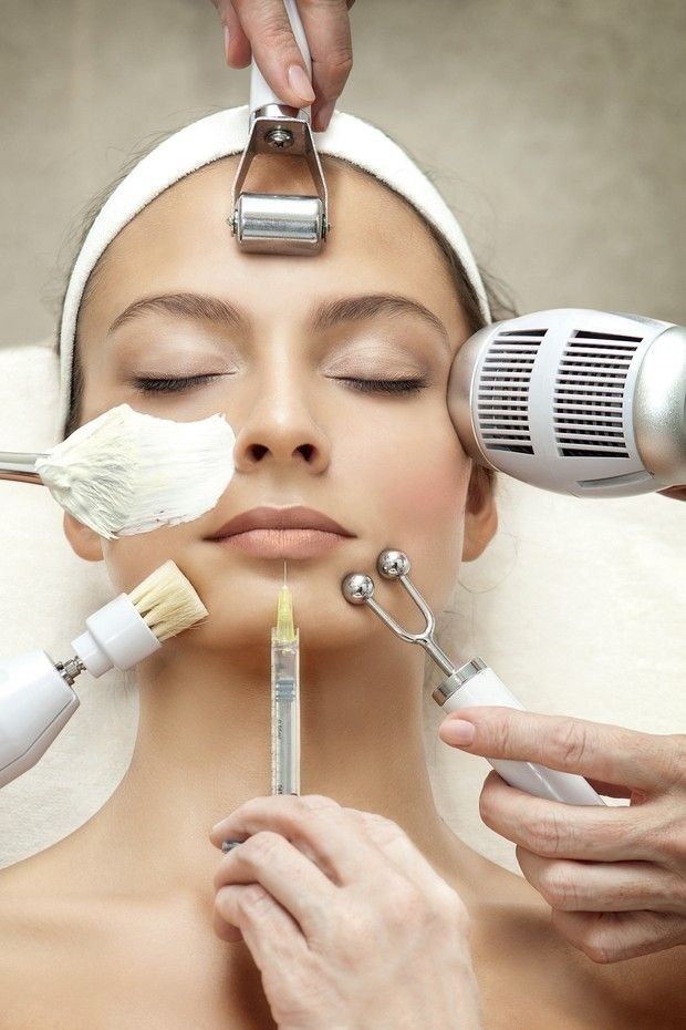 HydraFacial treatment in Pune – dermatologist Dr. Amit Ambade performing HydraFacial for glowing skin